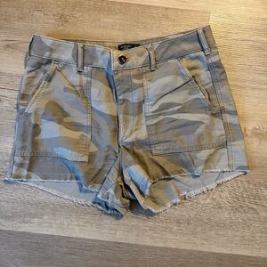 Abercrombie & Fitch Camo High Rise Shorts size 29